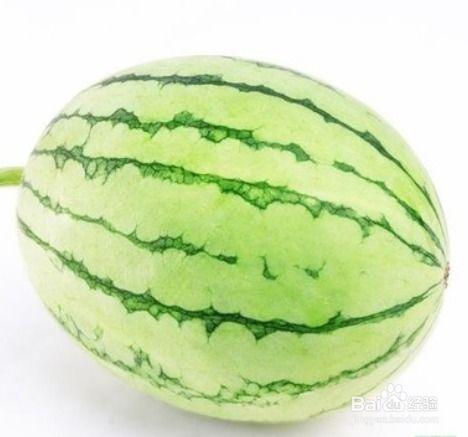 户外吃瓜,共享瓜果时光